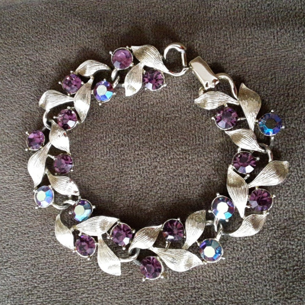 LISNER goldtone jeweled bracelet